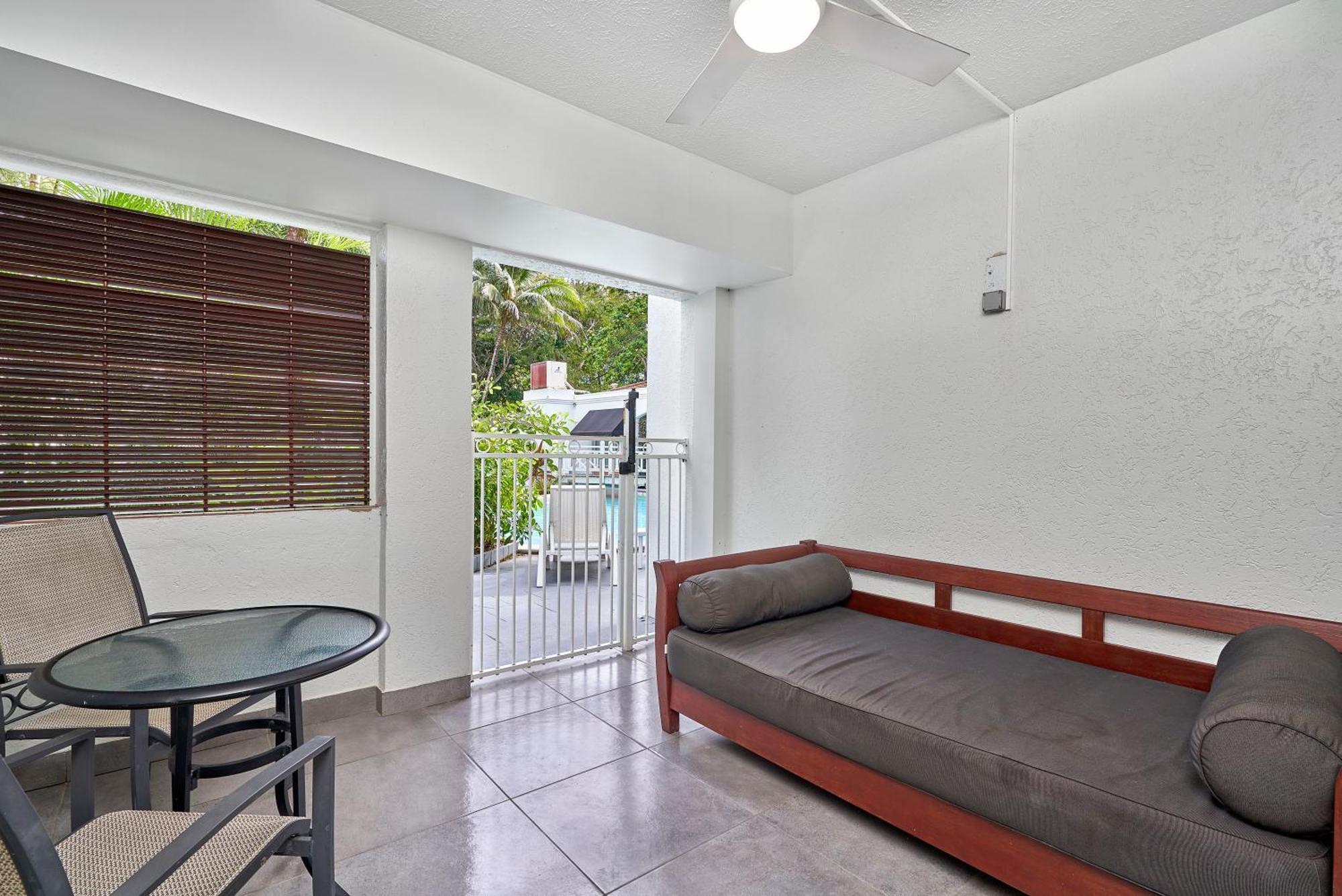 Alassio Beachfront Apartments Palm Cove Habitación foto