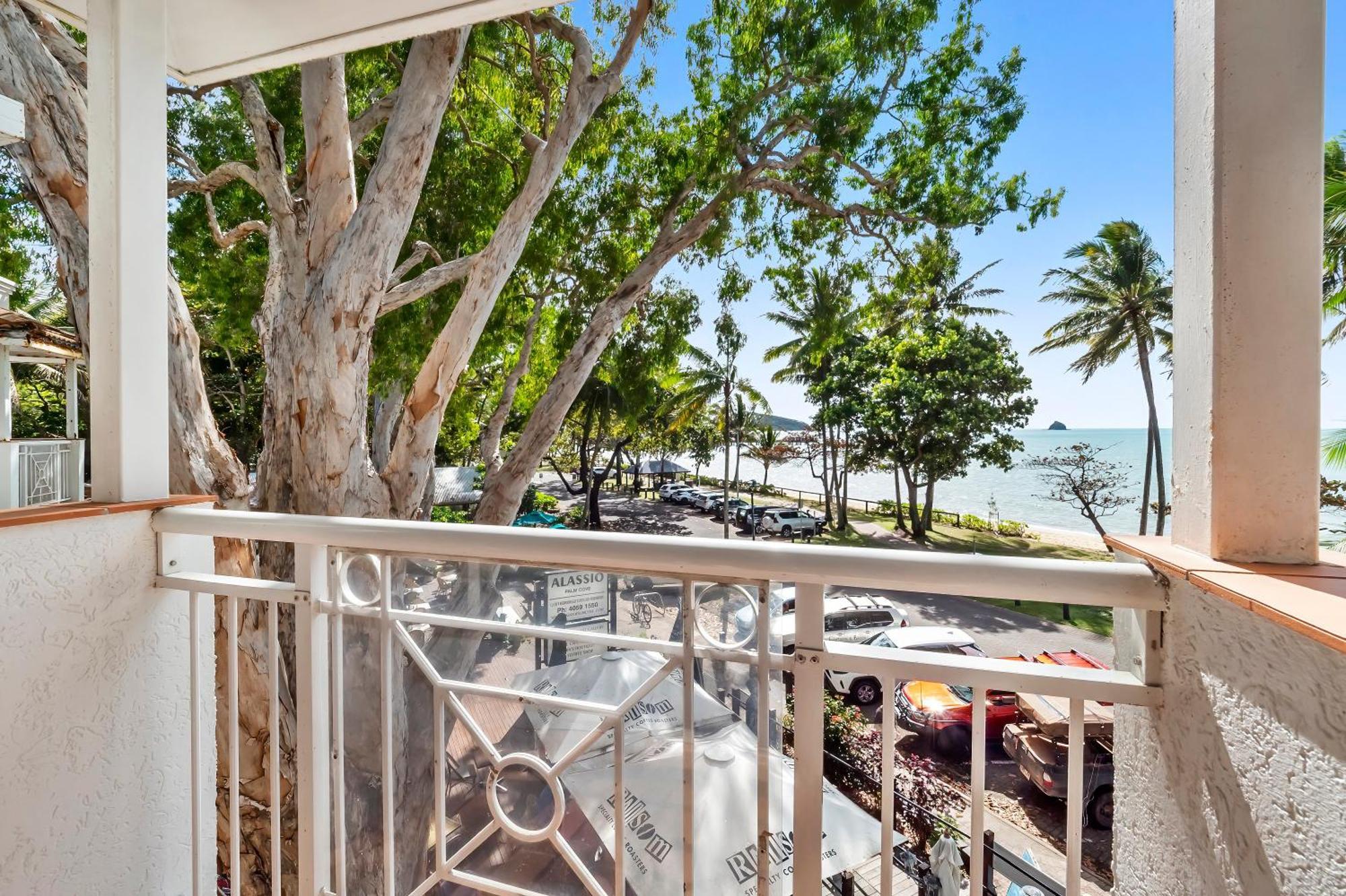 Alassio Beachfront Apartments Palm Cove Habitación foto