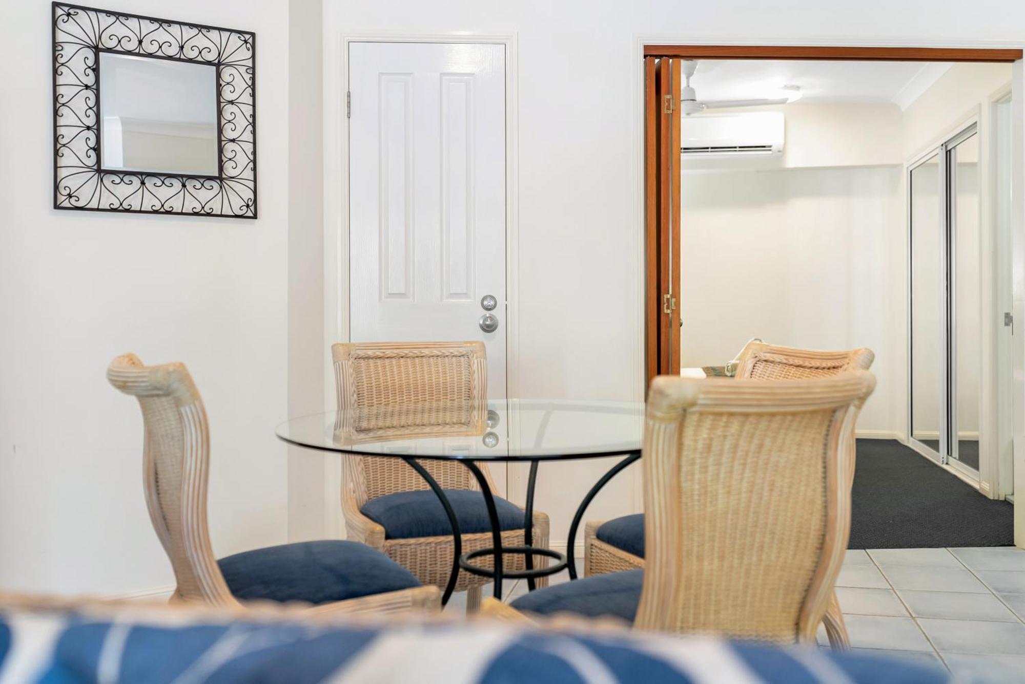 Alassio Beachfront Apartments Palm Cove Habitación foto